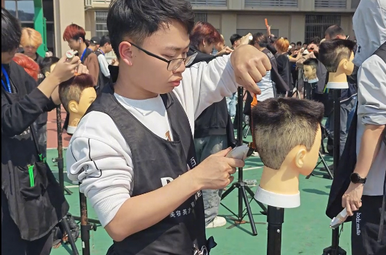 男士平头大赛