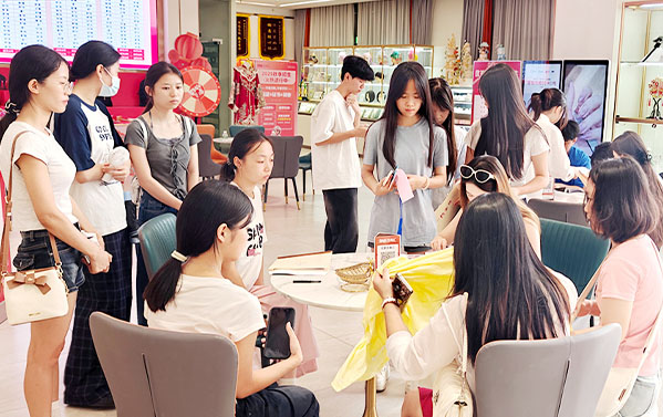 还在观望？我校秋季报名持续火爆！好专业、好就业吸引